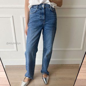 Relaxed fit 2023 trend jeans